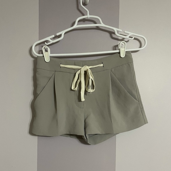 Aritzia Wilfred exergue short size 00 in ashen - Picture 3 of 8